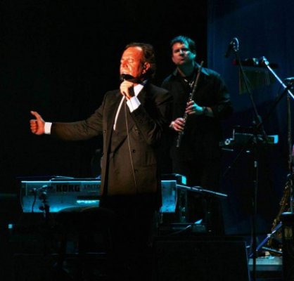 Julio Iglesias va concerta la Mamaia şi Galaţi